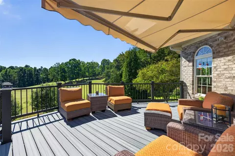 Exterior - 76 Divot Ct, Hickory, NC 28601 photo 2 of 7