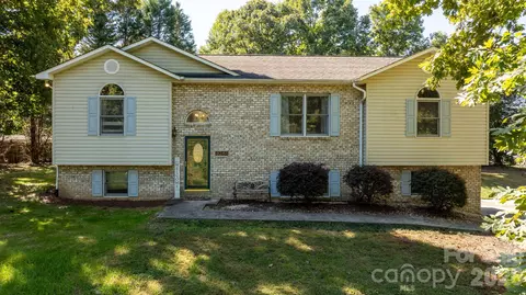 3261 Washington Way, Hudson, NC 28638
