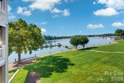 View/Area - 1338 Torrence Cir, Davidson, NC 28036 photo 2 of 9