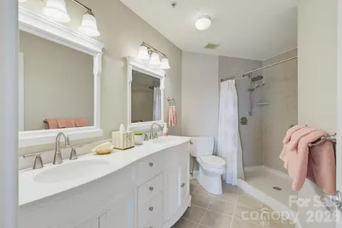 Bath - 1338 Torrence Cir, Davidson, NC 28036 photo 1 of 4