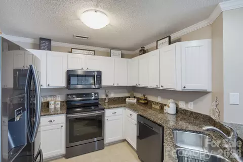 Kitchen - 1338 Torrence Cir, Davidson, NC 28036 photo 1 of 2