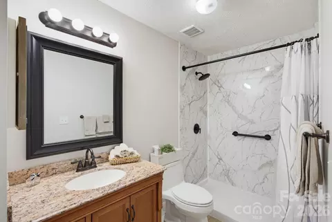 Bath - 1338 Torrence Cir, Davidson, NC 28036 photo 3 of 4