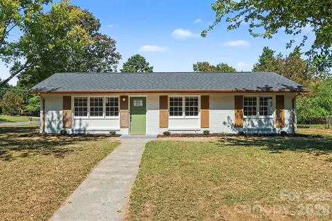 3801 Hillock Ct, Charlotte, NC 28215