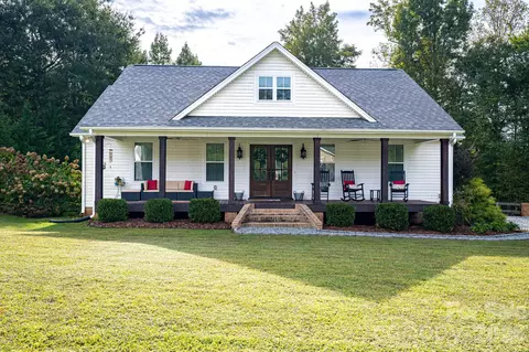 203 Dayton Rd, Dallas, NC 28034