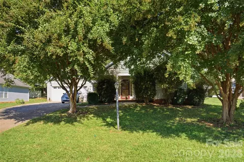 160 Tarrington Dr, Statesville, NC 28625