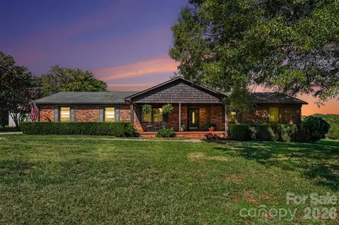 117 Oak Hill Ln, Statesville, NC 28625