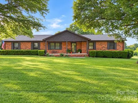 117 Oak Hill Ln, Statesville, NC 28625