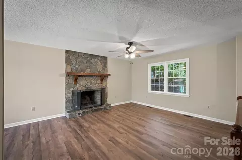 Living - 306 New Orleans Blvd, Morganton, NC 28655 photo 4 of 5