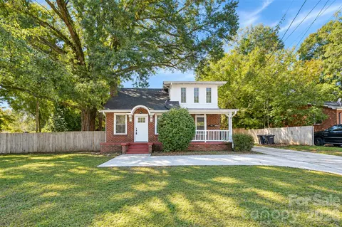 322 Salisbury Rd, Statesville, NC 28677