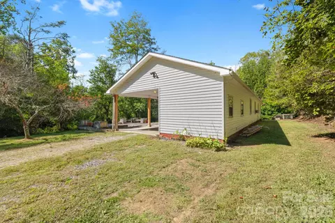 Exterior - 103 Early Deitz Rd, Sylva, NC 28779 photo 3 of 8