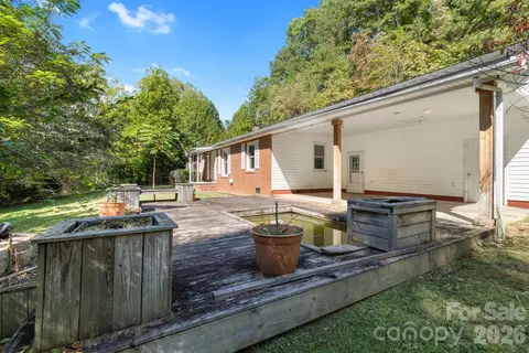 Exterior - 103 Early Deitz Rd, Sylva, NC 28779 photo 5 of 8