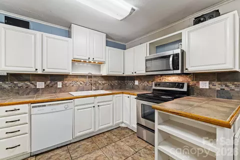 Kitchen - 103 Early Deitz Rd, Sylva, NC 28779 photo 1 of 2