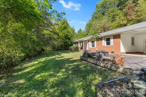 Exterior - 103 Early Deitz Rd, Sylva, NC 28779 photo 4 of 8