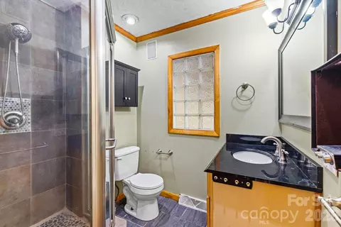 Bath - 103 Early Deitz Rd, Sylva, NC 28779 photo 1 of 2