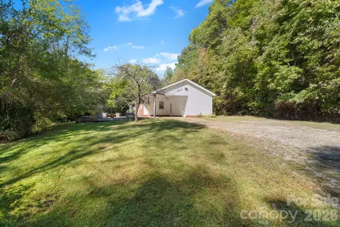 Exterior - 103 Early Deitz Rd, Sylva, NC 28779 photo 6 of 8