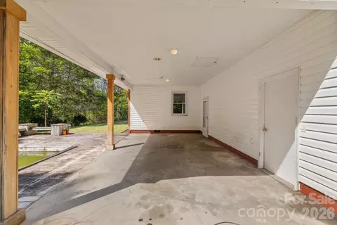 Exterior - 103 Early Deitz Rd, Sylva, NC 28779 photo 2 of 8