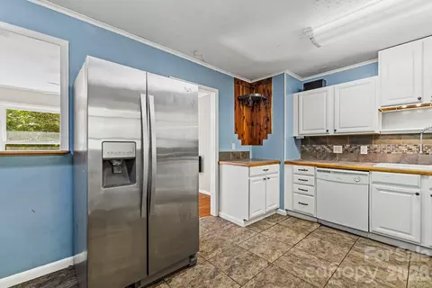 Kitchen - 103 Early Deitz Rd, Sylva, NC 28779 photo 2 of 2
