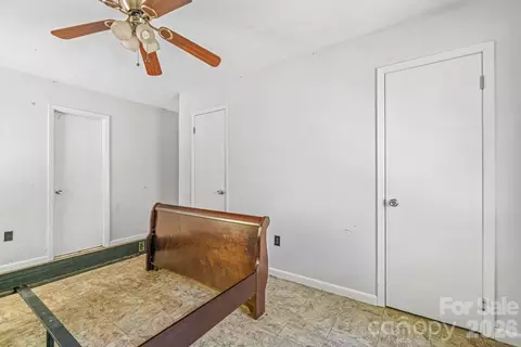 Bedroom - 103 Early Deitz Rd, Sylva, NC 28779 photo 6 of 8