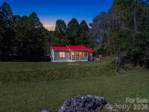468 Willow Springs Cv, Hendersonville, NC 28739