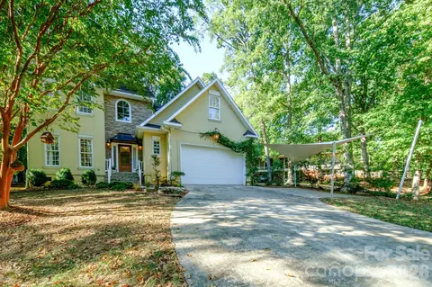 9330 Valley Rd, Charlotte, NC 28270