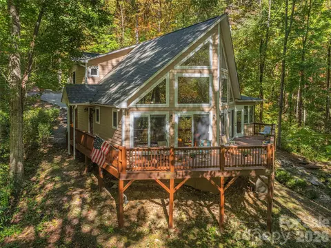 222 Serenity Dr, Waynesville, NC 28785