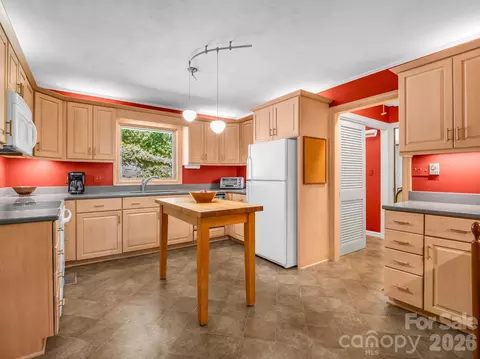 Kitchen - 280 Overlook Cir, Tryon, NC 28782 photo 1 of 5
