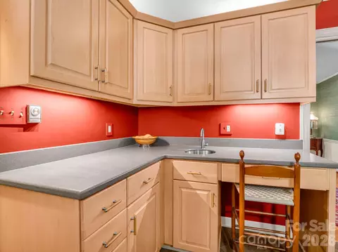 Kitchen - 280 Overlook Cir, Tryon, NC 28782 photo 4 of 5
