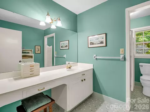 Bath - 280 Overlook Cir, Tryon, NC 28782 photo 3 of 4
