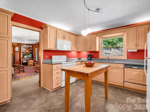 Kitchen - 280 Overlook Cir, Tryon, NC 28782 photo 5 of 5