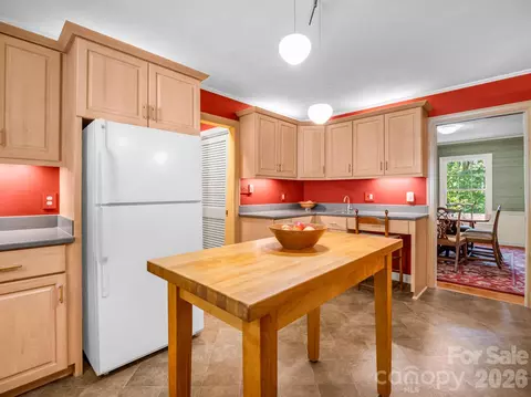 Kitchen - 280 Overlook Cir, Tryon, NC 28782 photo 2 of 5