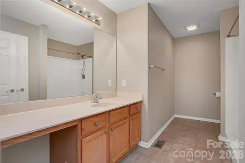 Bath - 88 E Danbury Ln, Brevard, NC 28712 photo 2 of 4