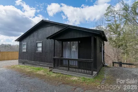 28 Collins Mountain Dr, Asheville, NC 28804