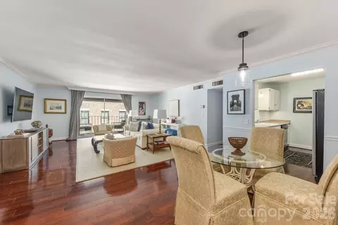 1323 Queens 421 Rd #421, Charlotte, NC 28207