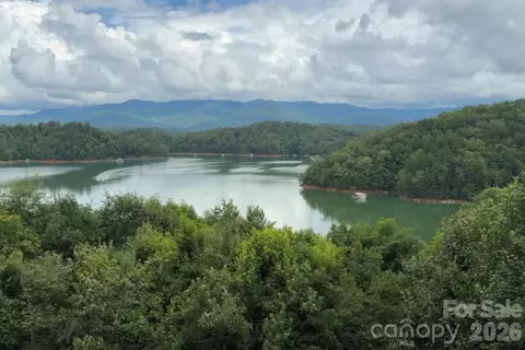 129 Wisteria Ln, Glenville, NC 28736