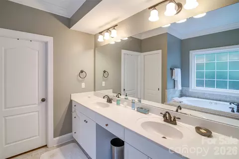 Bath - 149 42nd Avenue Nw Dr NW, Hickory, NC 28601 photo 2 of 5
