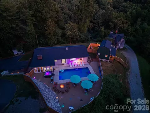 12202836 Collins Mountain Dr, Asheville, NC 28804