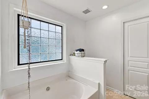 Bath - 10048 Switchyard Dr, Cornelius, NC 28031 photo 2 of 4
