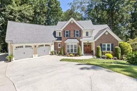 15 Round Robin Ln, Mills River, NC 28759