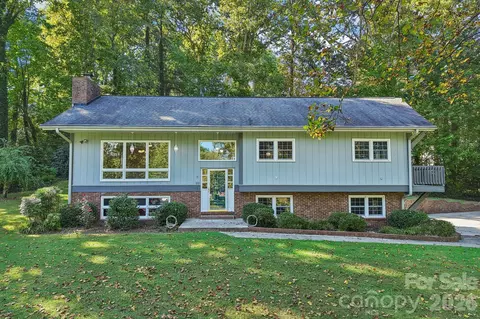 122 W Laurel Ln, Etowah, NC 28729