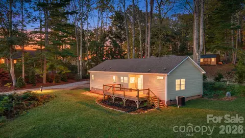 17 Berry Hill Rd, Asheville, NC 28806