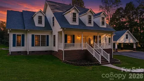 151 Robertson Dr, Taylorsville, NC 28681