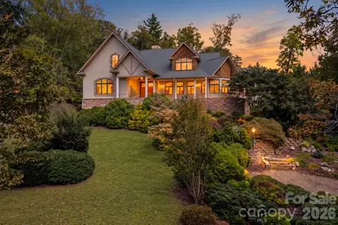 211 S Plains Dr, Asheville, NC 28803