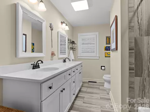Bath - 69 Eargle Rd, Tryon, NC 28782 photo 3 of 5