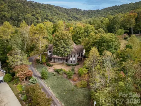 142 Twin Courts Dr, Weaverville, NC 28787