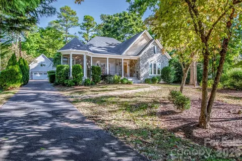 351 Catalina Dr, Mooresville, NC 28117