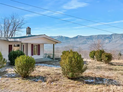 215 High View Trl, Burnsville, NC 28714