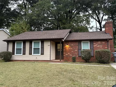 5915 Sunset Chase Ln, Charlotte, NC 28212