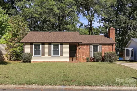 5915 Sunset Chase Ln, Charlotte, NC 28212