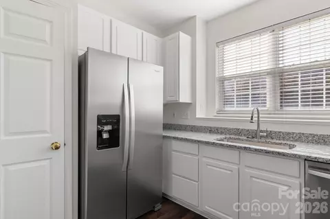 Kitchen - 701 Shellstone Pl, Fort Mill, SC 29708 photo 2 of 2