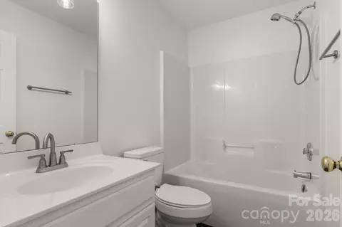 Bath - 701 Shellstone Pl, Fort Mill, SC 29708 photo 4 of 4